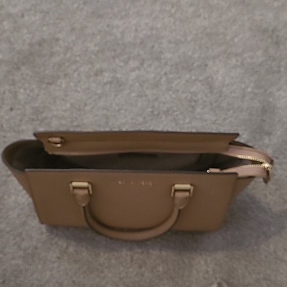 Tan Michael Kors leather tote bag - Picture 3 of 14